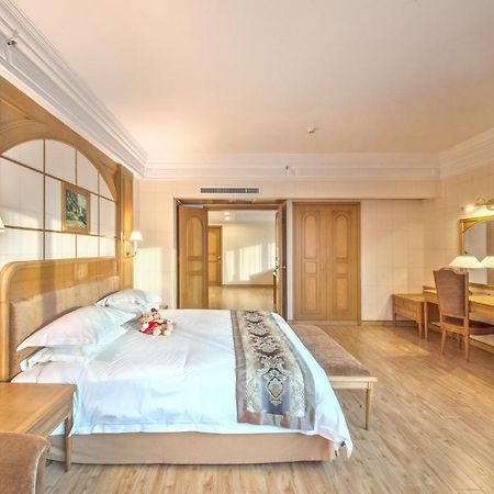 Hotel Silverland Дунгуань Экстерьер фото