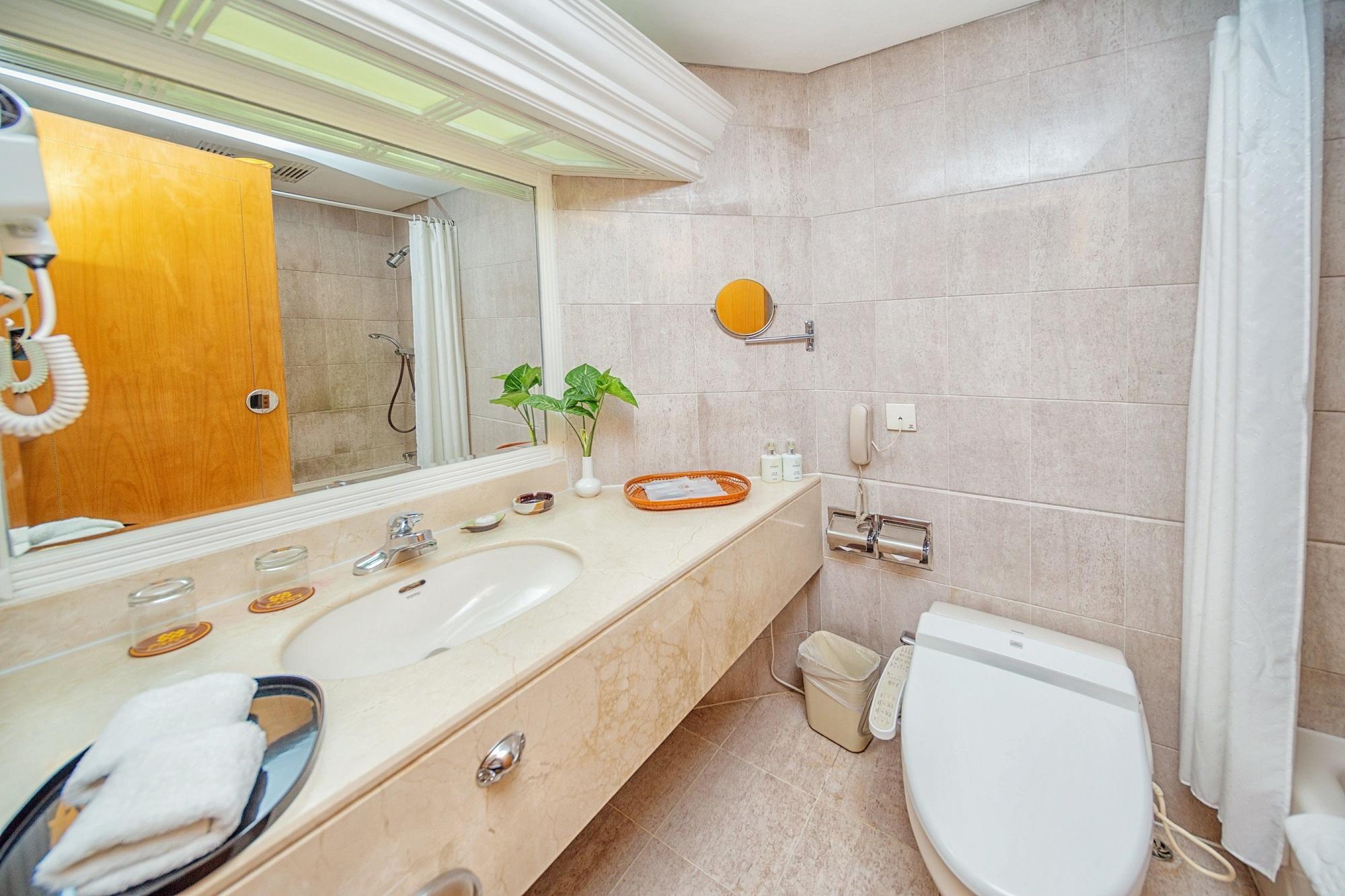 Hotel Silverland Дунгуань Экстерьер фото