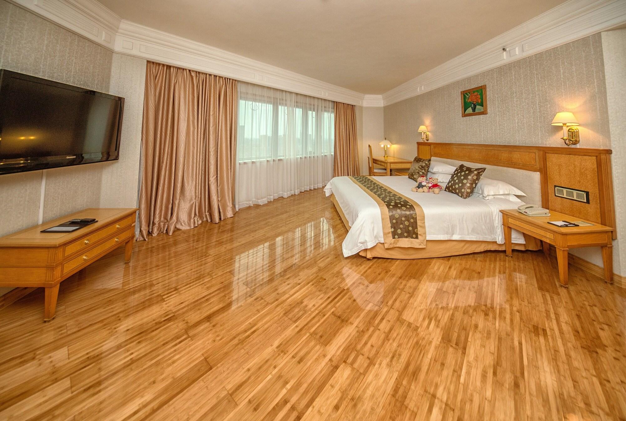 Hotel Silverland Дунгуань Экстерьер фото