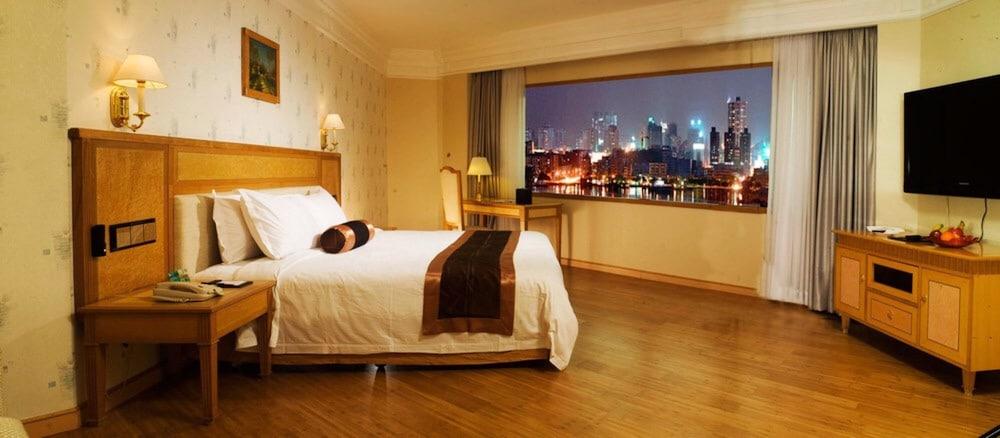 Hotel Silverland Дунгуань Экстерьер фото