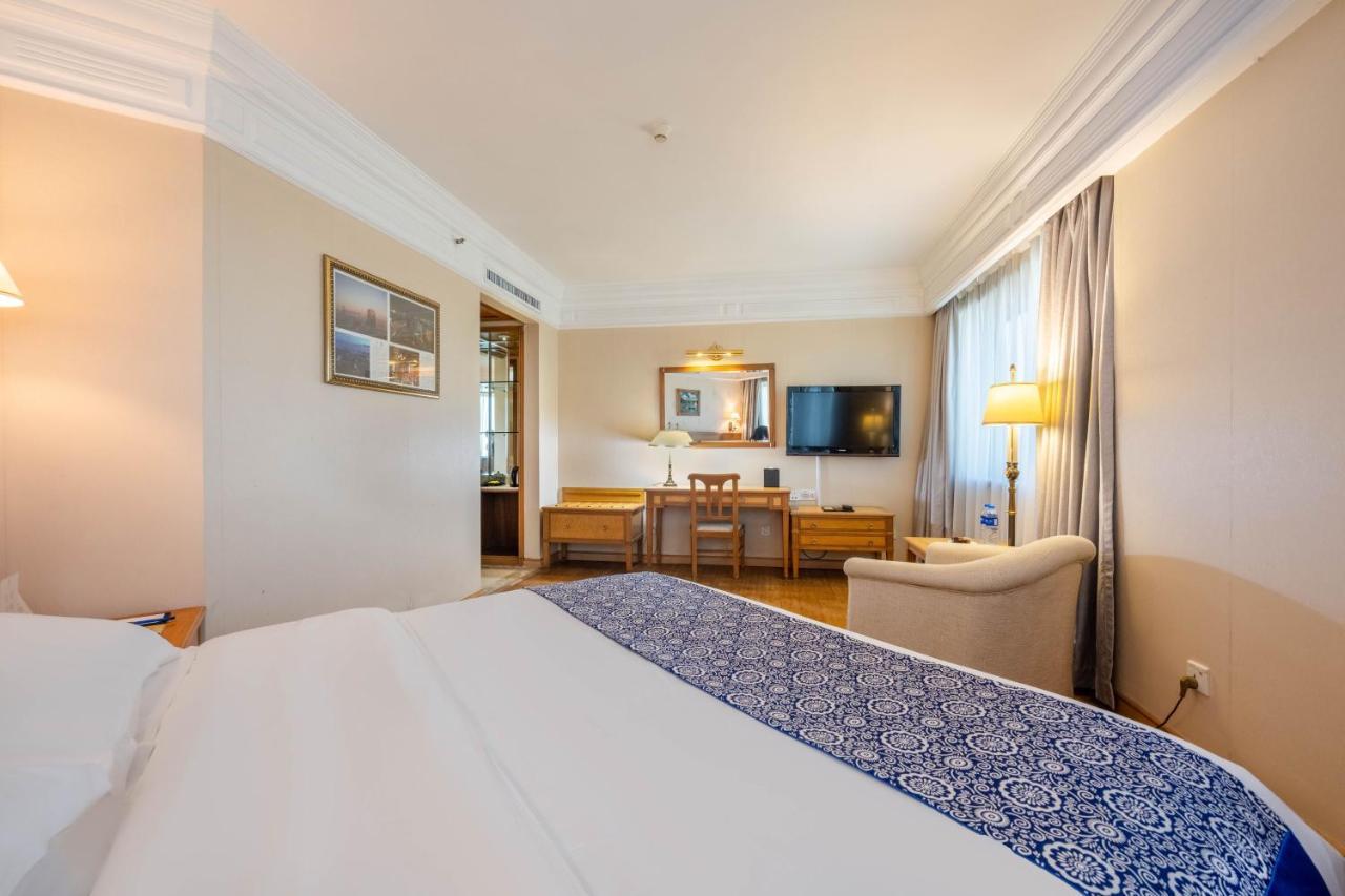 Hotel Silverland Дунгуань Экстерьер фото