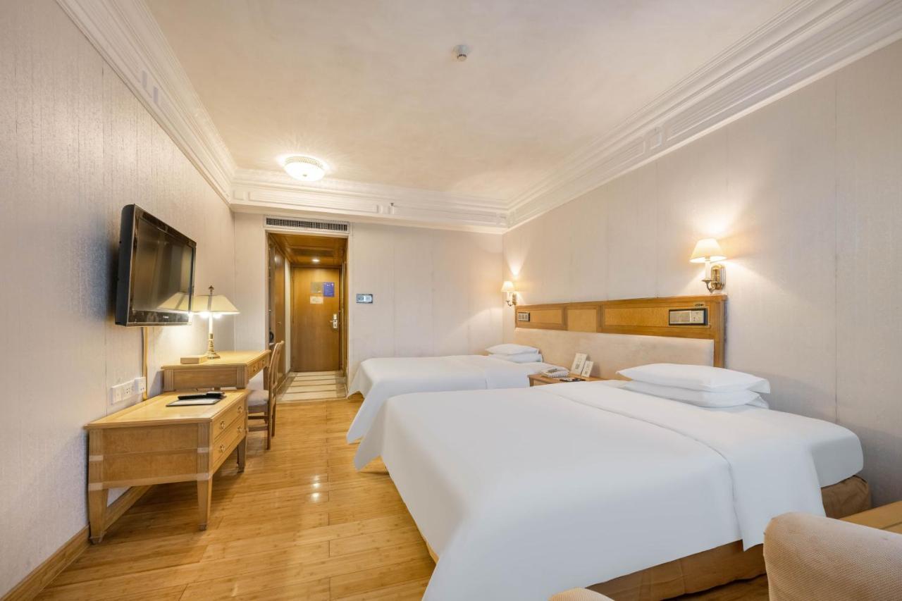 Hotel Silverland Дунгуань Экстерьер фото