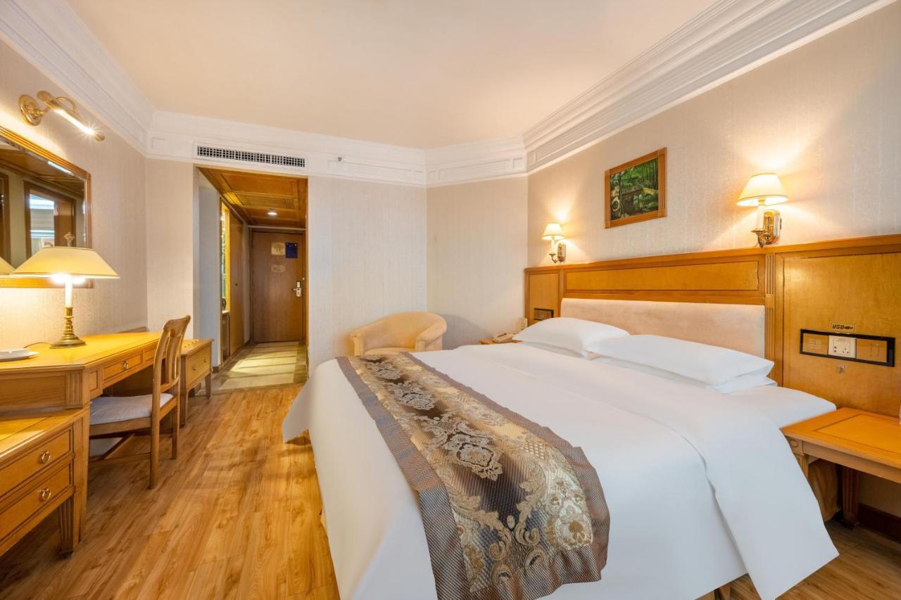 Hotel Silverland Дунгуань Экстерьер фото