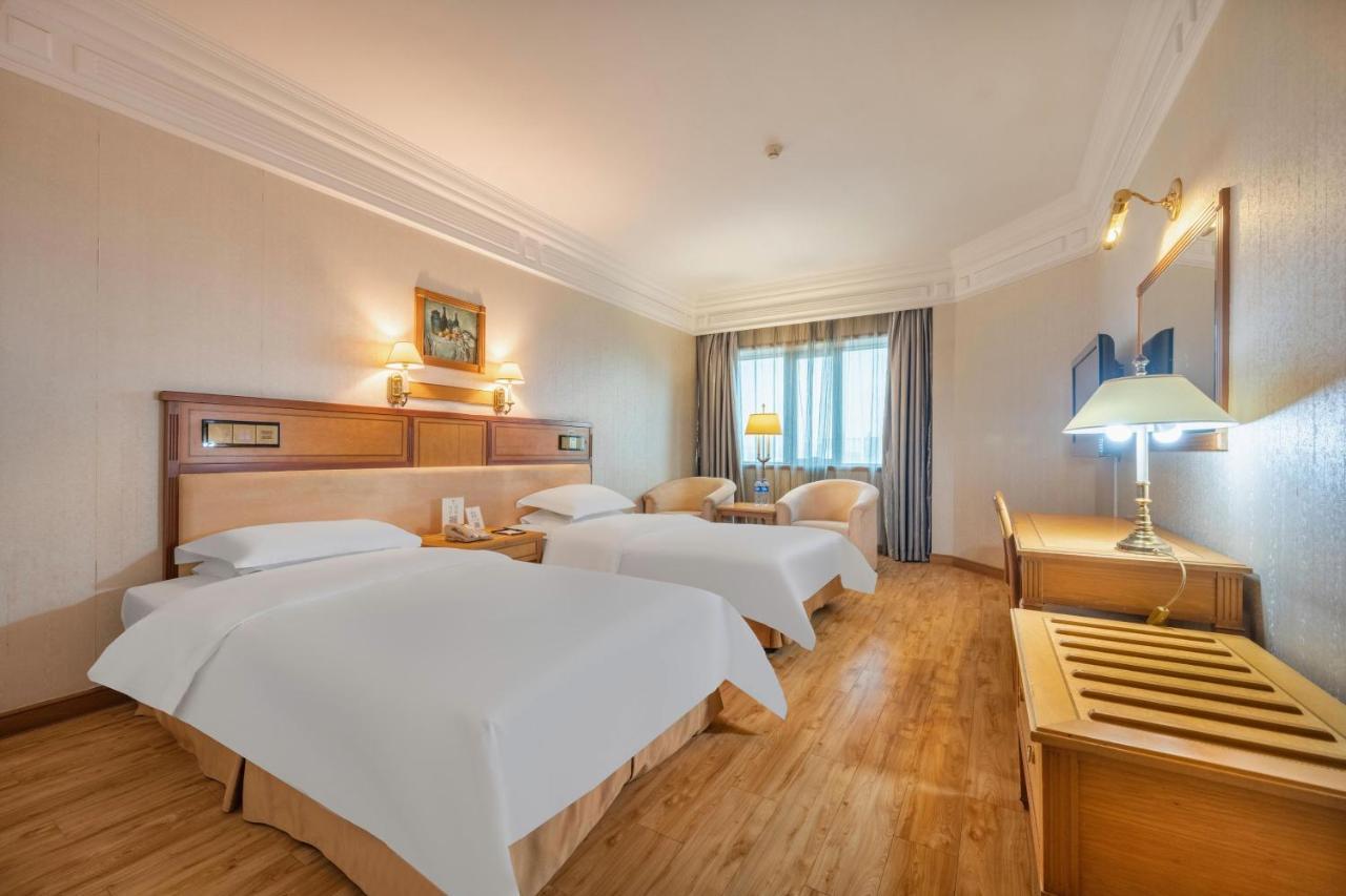 Hotel Silverland Дунгуань Экстерьер фото