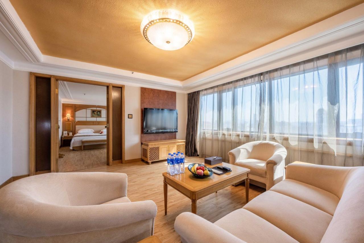 Hotel Silverland Дунгуань Экстерьер фото