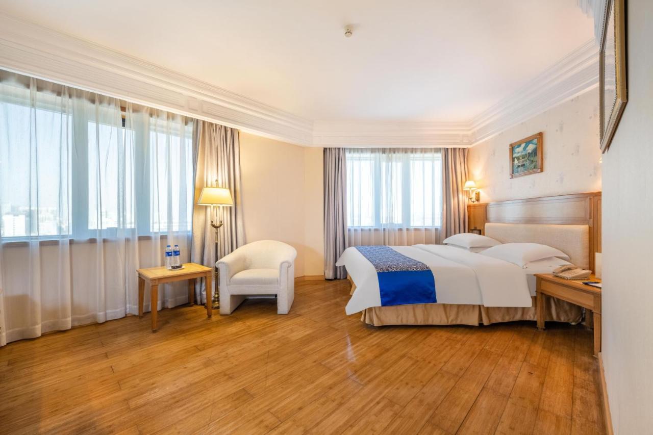 Hotel Silverland Дунгуань Экстерьер фото