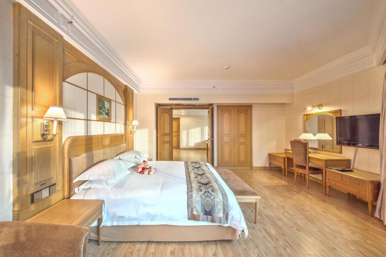 Hotel Silverland Дунгуань Экстерьер фото
