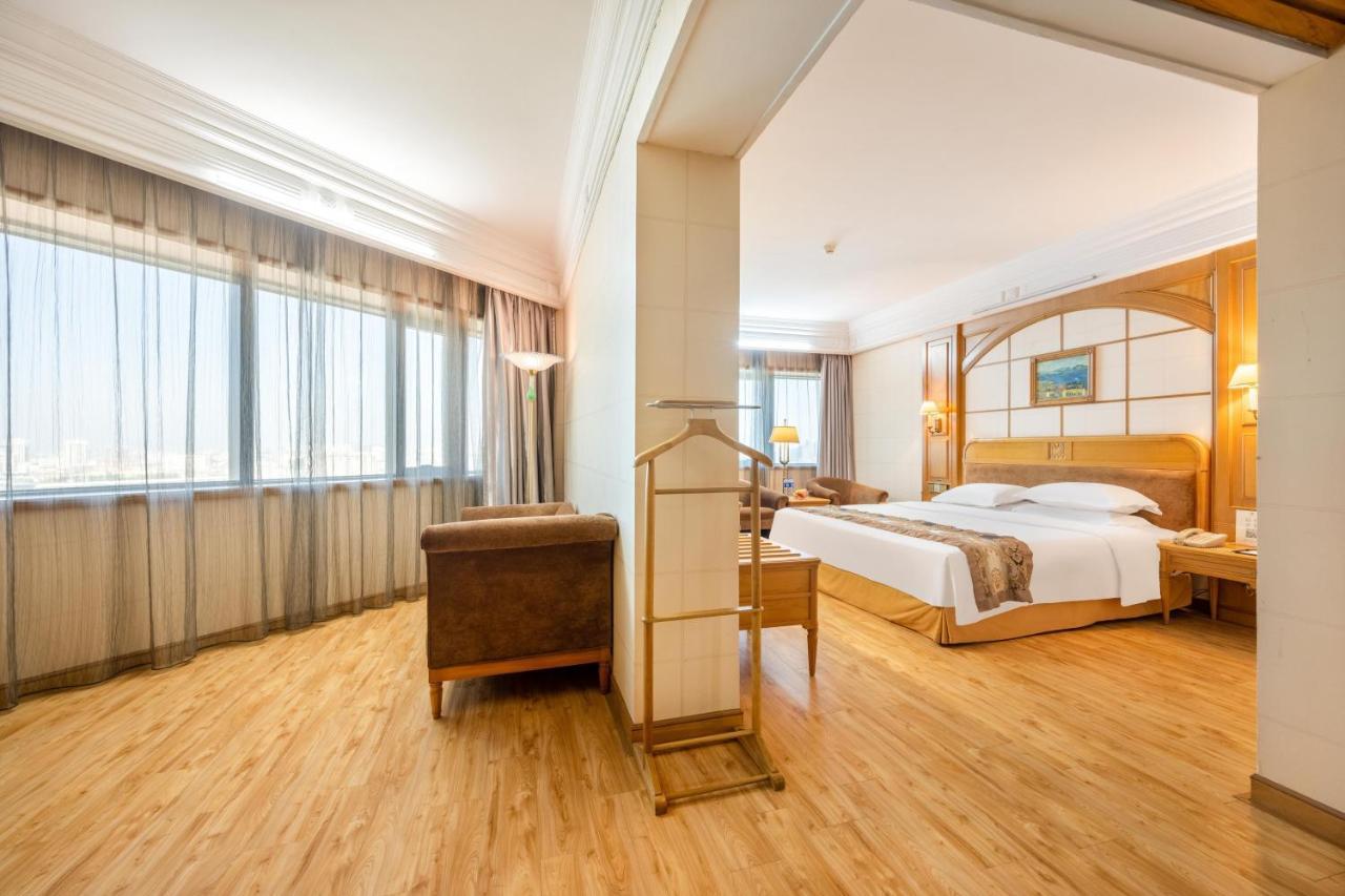 Hotel Silverland Дунгуань Экстерьер фото