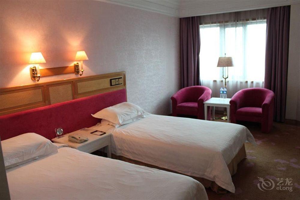 Hotel Silverland Дунгуань Экстерьер фото