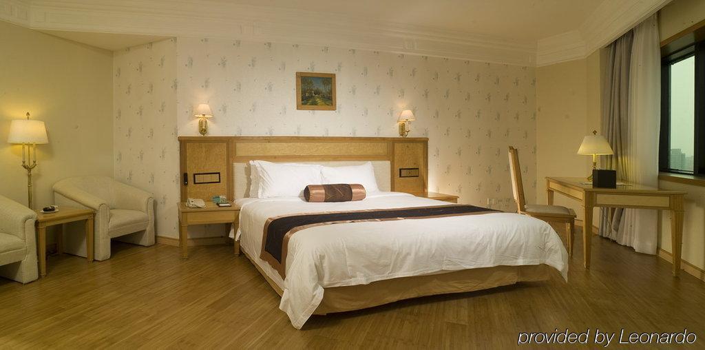 Hotel Silverland Дунгуань Экстерьер фото