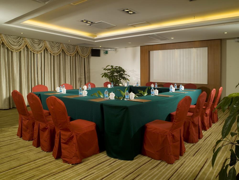 Hotel Silverland Дунгуань Экстерьер фото