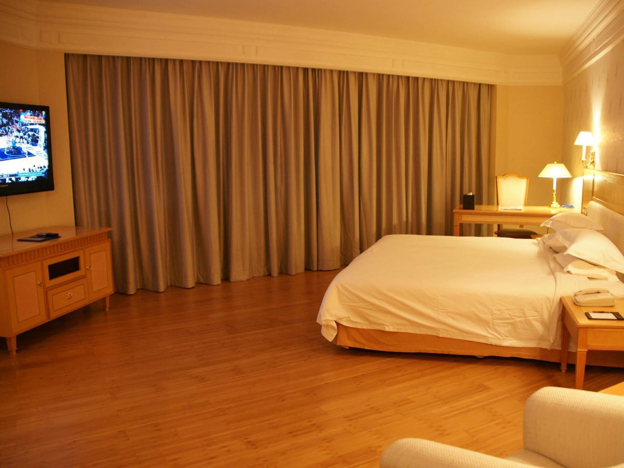 Hotel Silverland Дунгуань Экстерьер фото